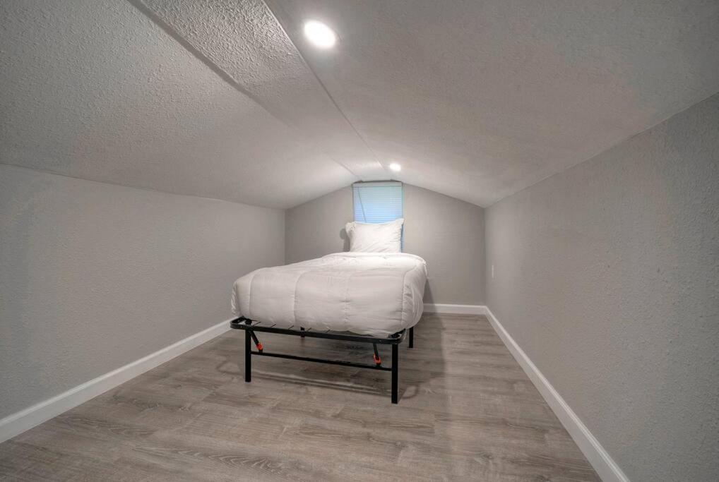 Great Value Stay Near Tesla Austin Exterior photo