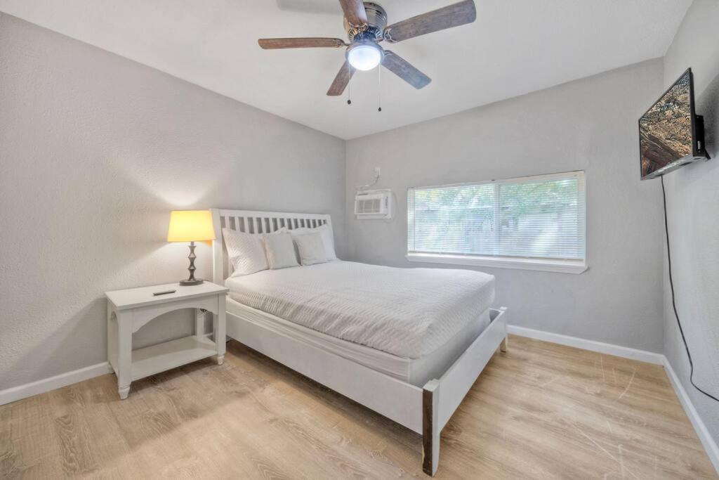 Great Value Stay Near Tesla Austin Exterior photo